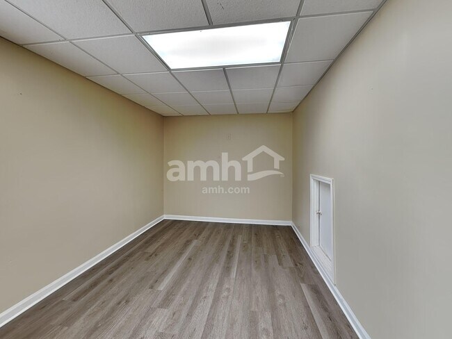 Building Photo - 5701 Rutland Cir