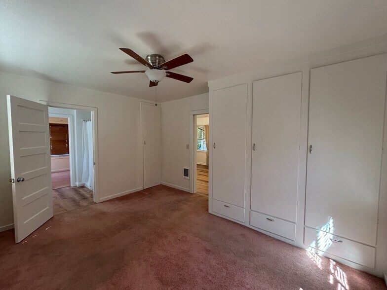 Building Photo - 582 Olivene Ct