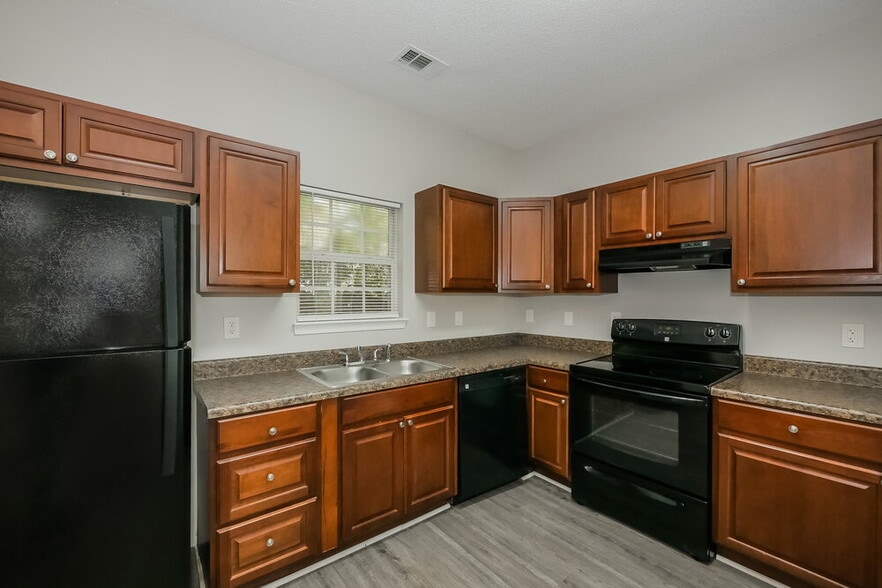 Building Photo - 7600 Creekside Ln