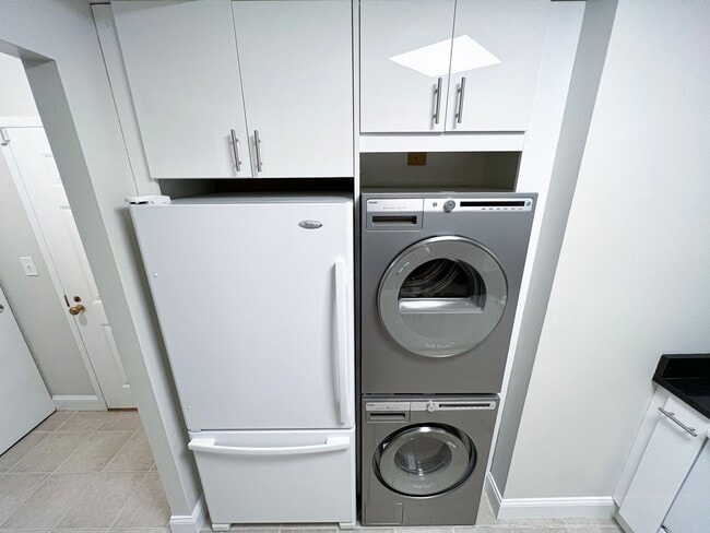 Building Photo - Beautiful And Modern 1 Bed, 1 Bath Condo In Prime Location With High Walk Score In Alta Vista