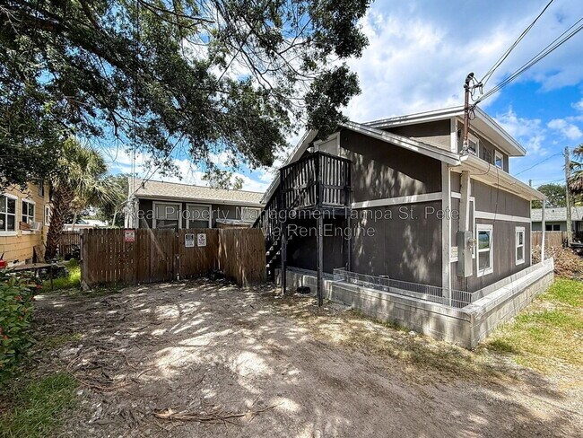 Building Photo - 618 17th Ave S