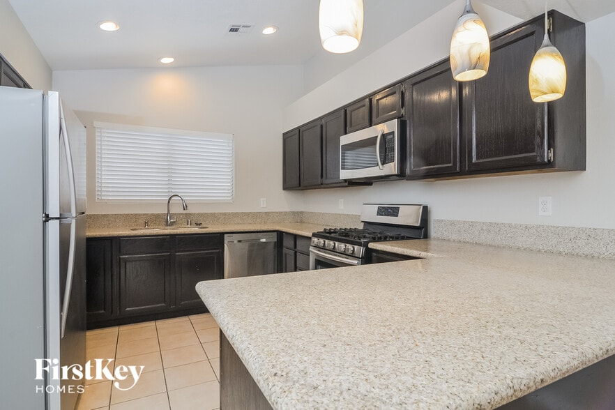 Building Photo - 801 Anchor Dr