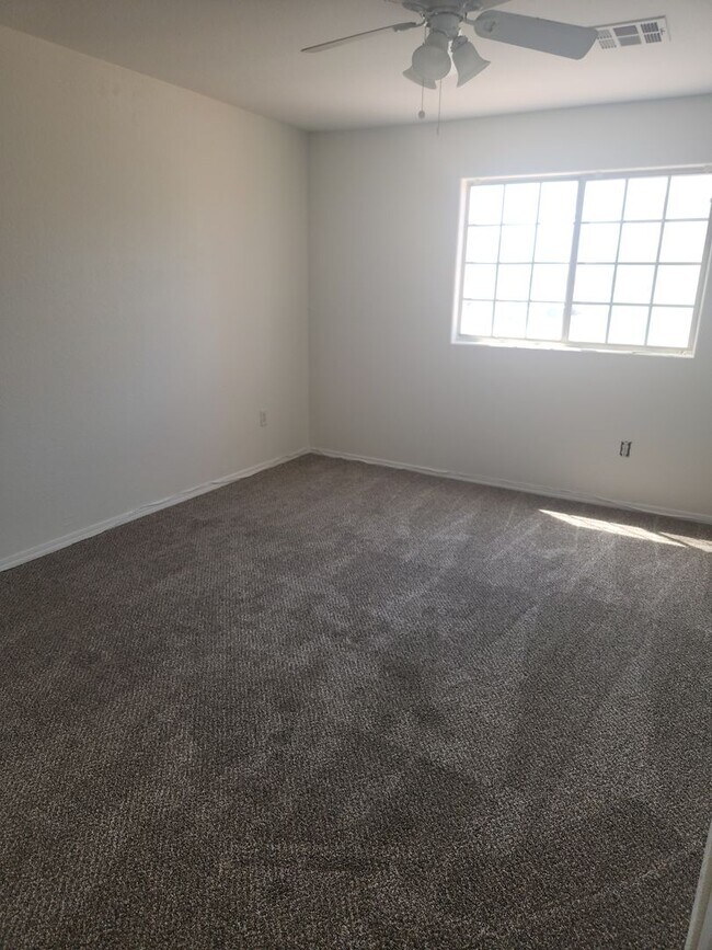 Building Photo - For Rent