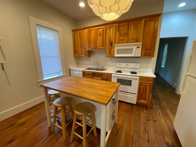 Building Photo - PRE-LEASING FOR AUGUST 2026!
