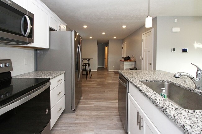 Building Photo - Almost new Townhouse