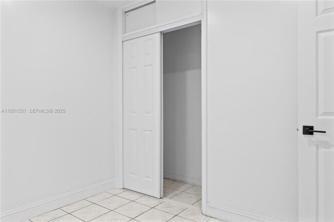 Building Photo - 411 SE 3rd Ave