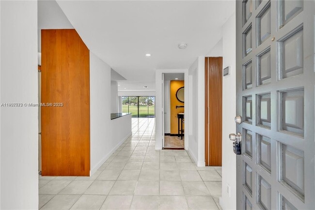 Building Photo - 295 Fern Dr