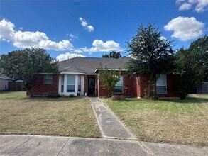 Building Photo - 107 Vassar St