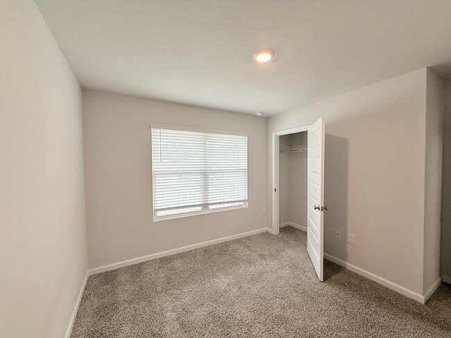 Building Photo - Spacious 4-Bedroom Home - Community Pool