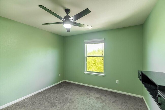 Building Photo - 415 Eagle Brook Ln