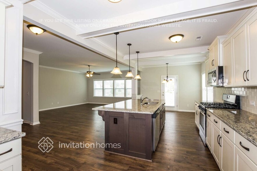 Building Photo - 5069 Stonehill Ln