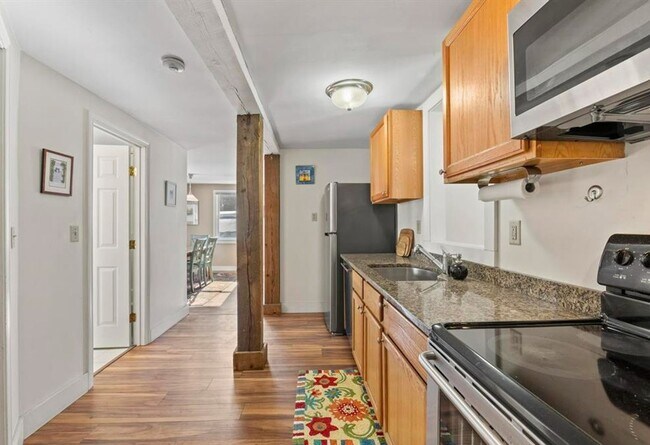 Building Photo - Spacious 3-Bedroom| Downtown Newnarket| Sept 1st!