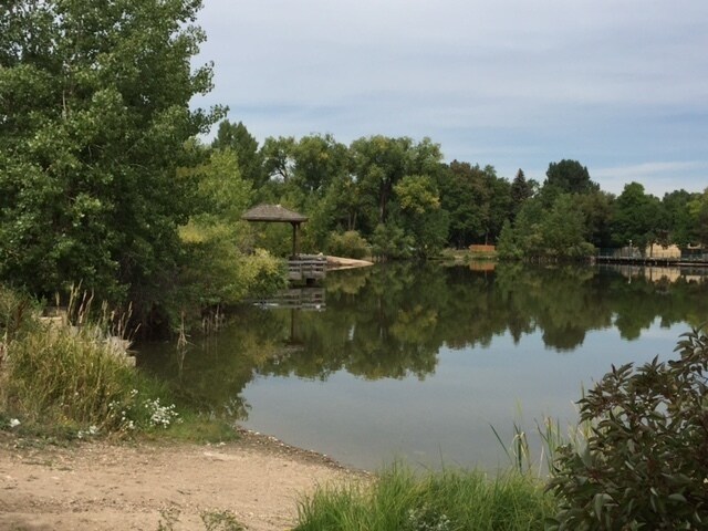 Building Photo - *MAXED OUT ON APPLICATIONS, NOT ACCEPTING MORE* Location, location, location. Great 4 bedroom one...