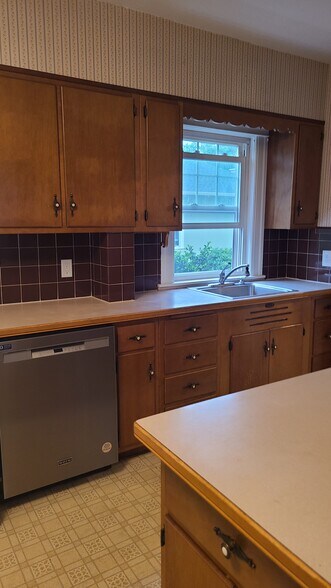 Building Photo - 60 Richmond Ave