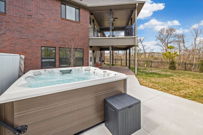 Building Photo - 802 NW D St