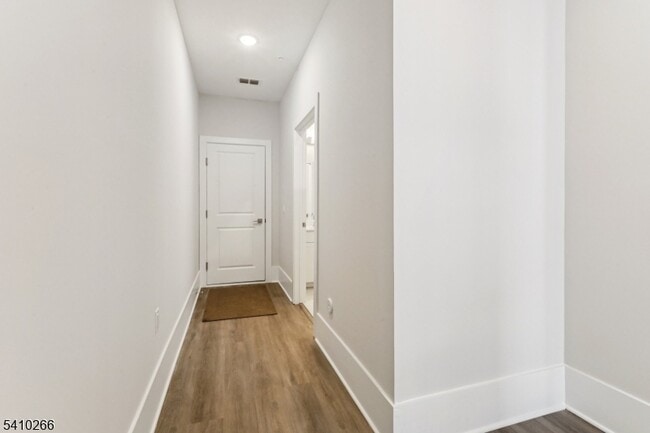 Building Photo - 179 Jasmine Dr