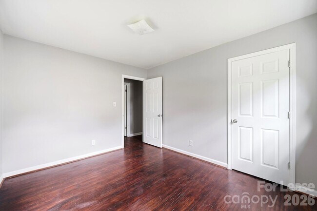 Building Photo - 4815 Carriage Dr Cir
