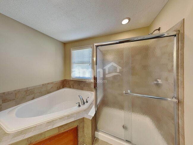 Building Photo - 942 Mill Run Dr