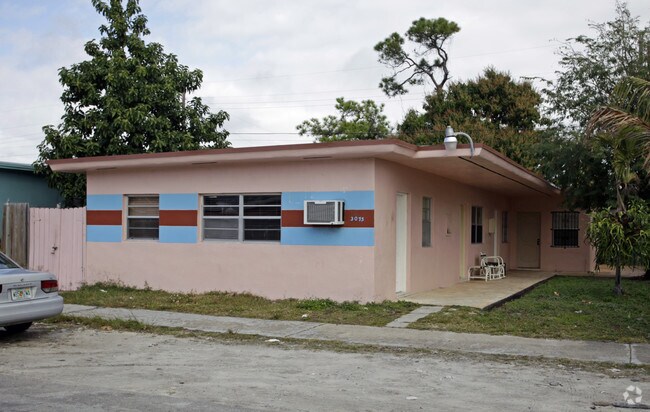 Primary Photo - 3071-3075 SW 27th Ln