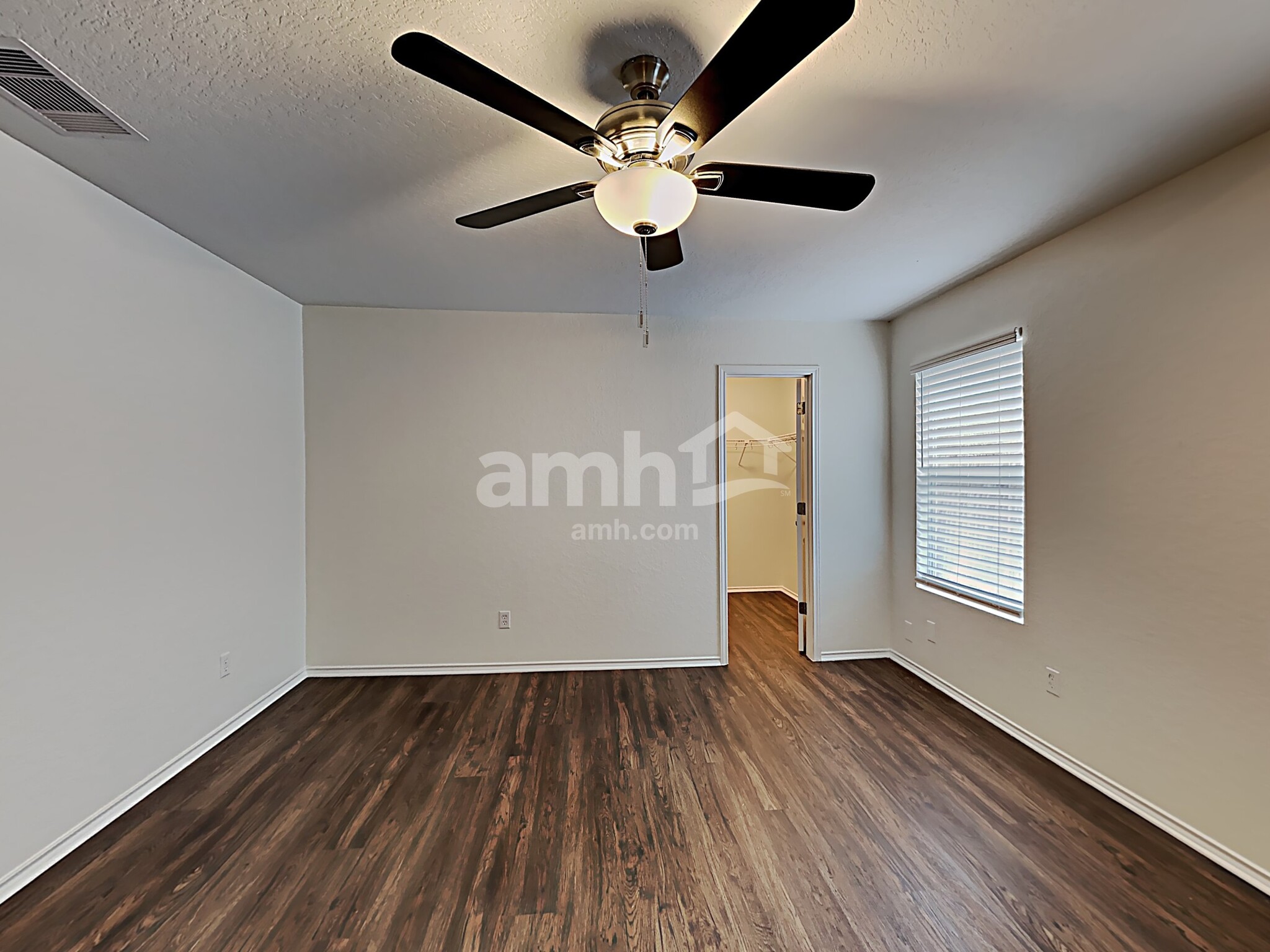 Building Photo - 9210 Laguna Falls