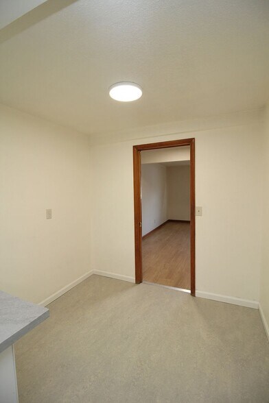 Building Photo - 3200-3236 SW Marigold St