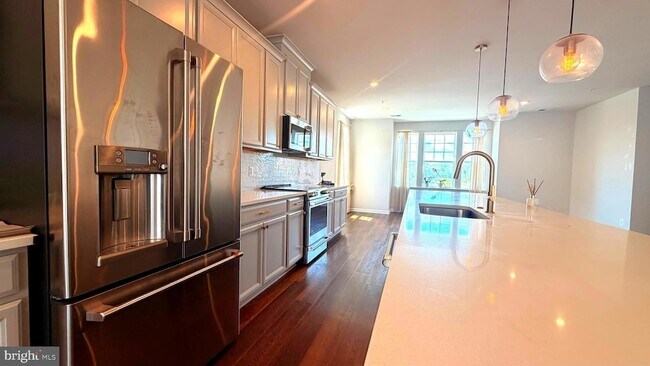 Building Photo - 10552 Neil Armstrong Way