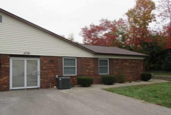 Building Photo - 1176 E Commons Dr