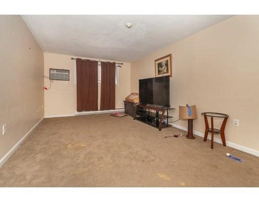 Building Photo - 261 Union St