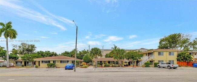 Building Photo - 2809 Middle River Dr