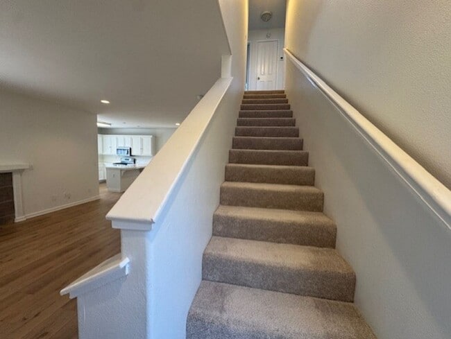 Building Photo - Newly Remodeled and Spacious 4 Bedroom Tow...
