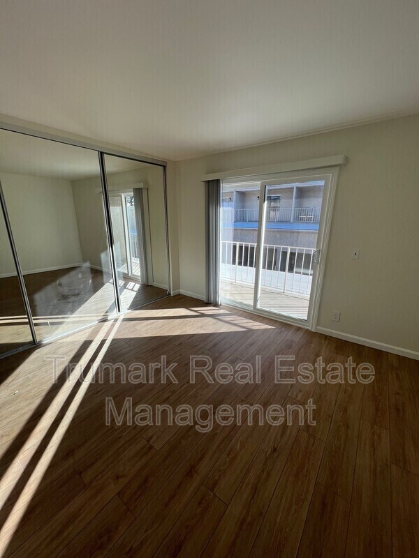 Building Photo - 2719 Montrose Ave