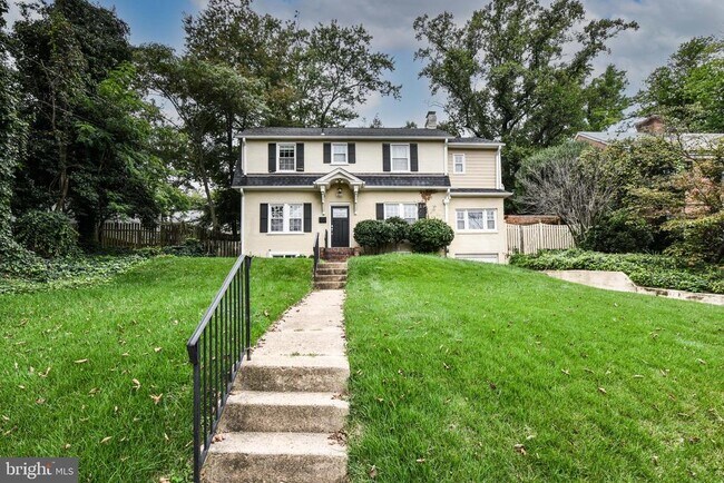 Building Photo - 6014 Fort Hunt Rd