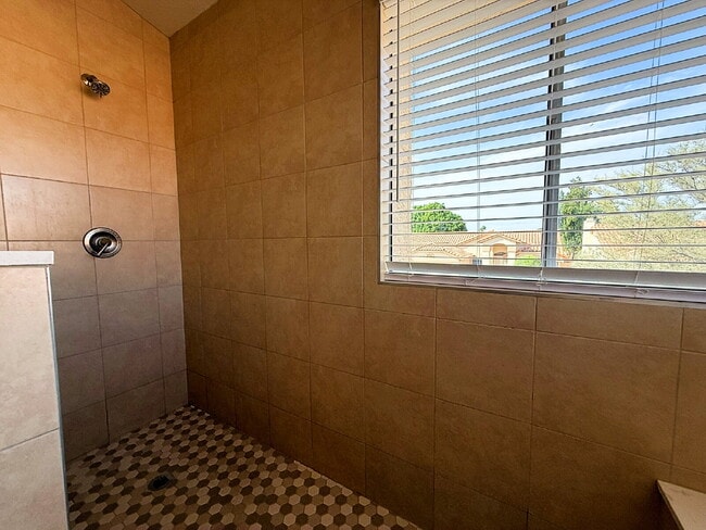 Building Photo - Spacious Garden Lakes Beauty – Vaulted Ceilings, 3-Car Garage & Stunning Upgrades!