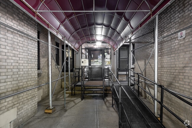 Entrance - 930  ST NICHOLAS AVE