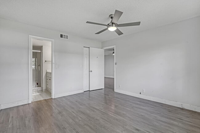 Building Photo - 4575 Lucerne Lakes Blvd W