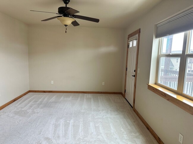 Building Photo - Large Beautiful Condo with Many Upgrades!!