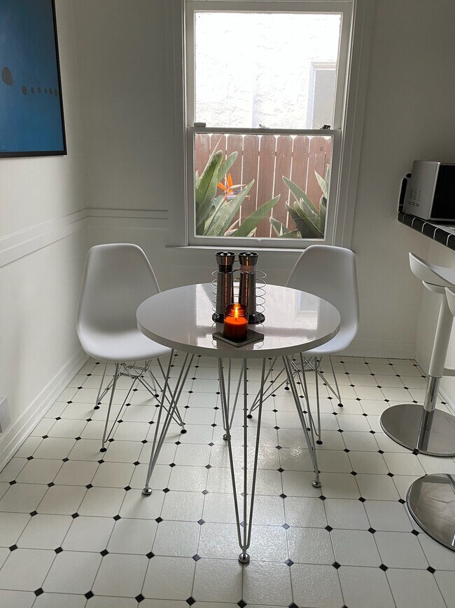 breakfast room - 618 N La Jolla Ave