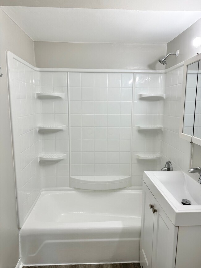 Building Photo - 9709 W Lorraine Dr