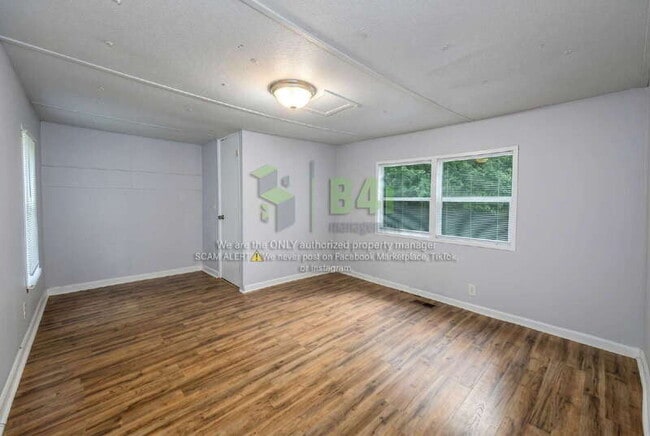 Building Photo - 122 Collins Rd