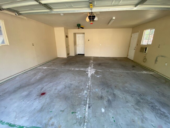 Building Photo - Cozy NW Visalia Home Rent Ready!