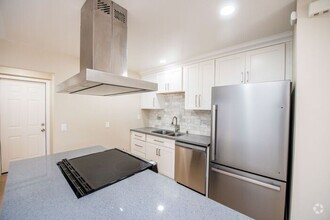 Building Photo - Newly Remodeled Mesa Verde Unit