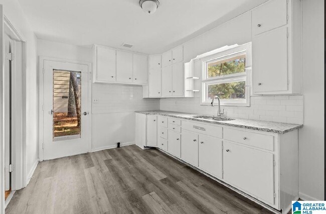 Building Photo - 9805 Red Mill Rd