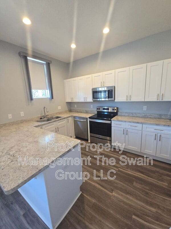 Building Photo - 760 Ave C SW