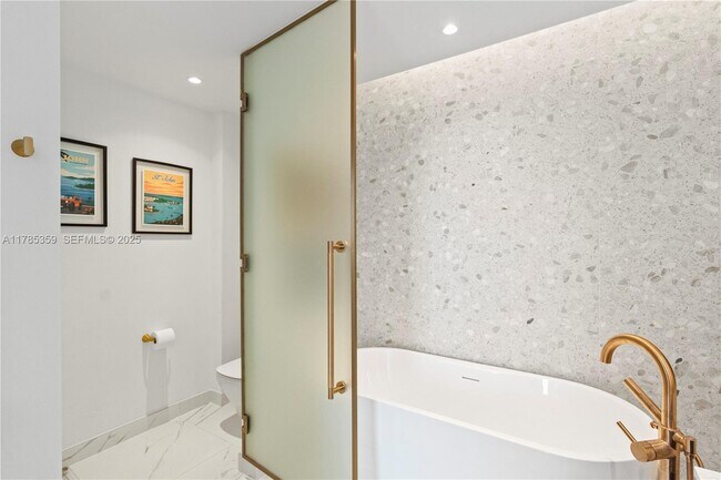 Building Photo - 2678 Tigertail Ave