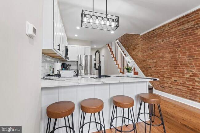 Building Photo - 2235 E Chase St