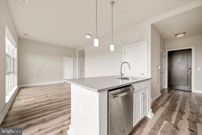 Building Photo - 1800 Mt Vernon Ave