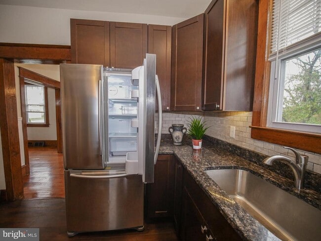 Building Photo - 332 Crown Point Rd