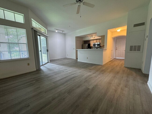 Building Photo - 2 Bed, 2 Bath Condo | 3rd Floor Unit in Be...
