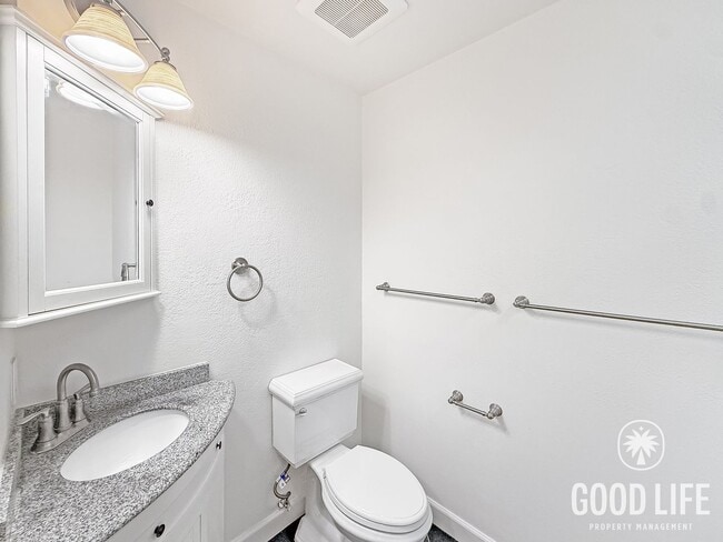 Building Photo - harming 2BR/2BA Townhome with Private Yard & 2-Car Garage in UTC