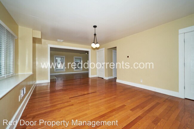 Building Photo - 4 br, 1.5 bath House - 2955 Broadway St